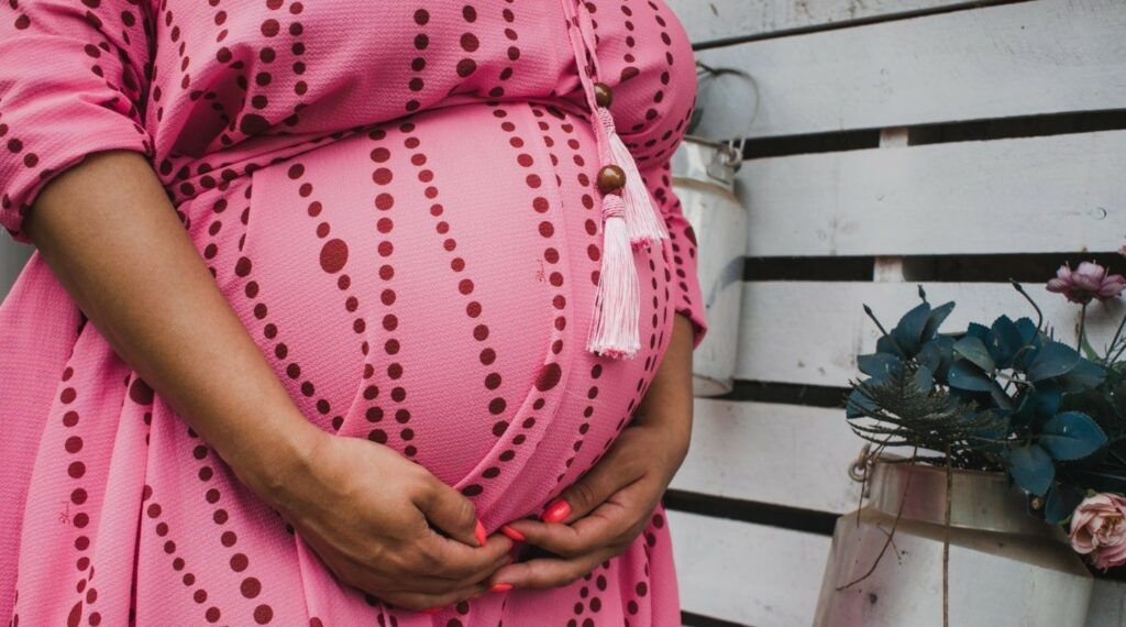 Těhotenské šaty a kalhoty – jak vybírat a kde kupovat?