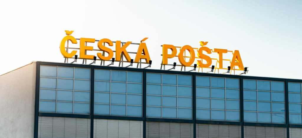 Česká pošta na limitu – přes milion zásilek v systému třídí i úředníci