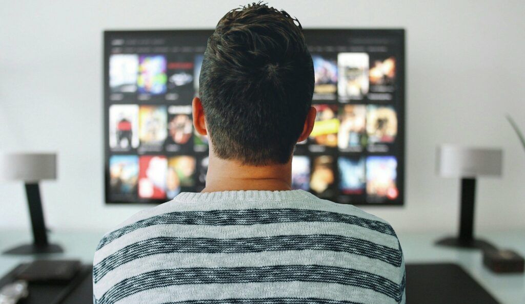 5 rad, jak ušetřit na sledování filmů a seriálů