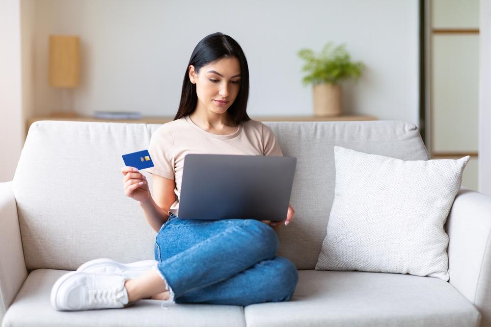 Jak ověřit e-shop – postup, seznam podvodných e-shopů